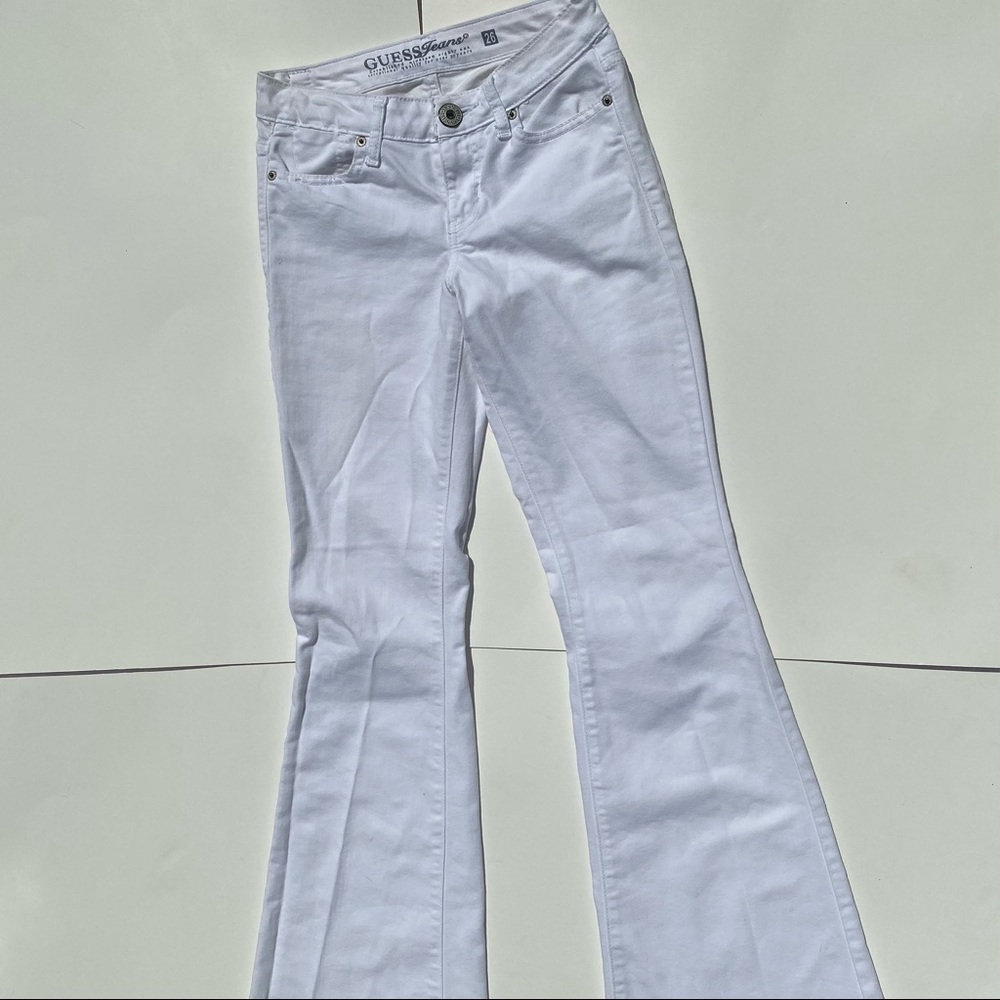 Guess Low-Rise Flare jeans🍒